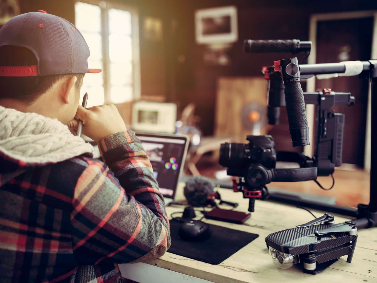Video content marketing by vlogger